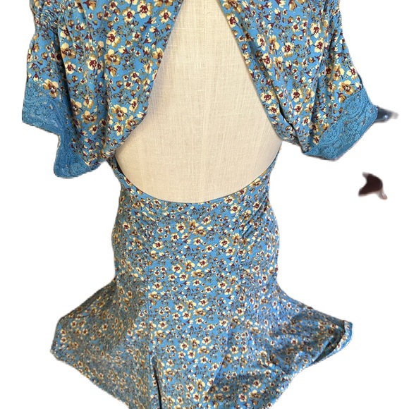 Free People Blue Floral Keyhole Back Dress With Lace. Size Medium - Picture 6 of 13